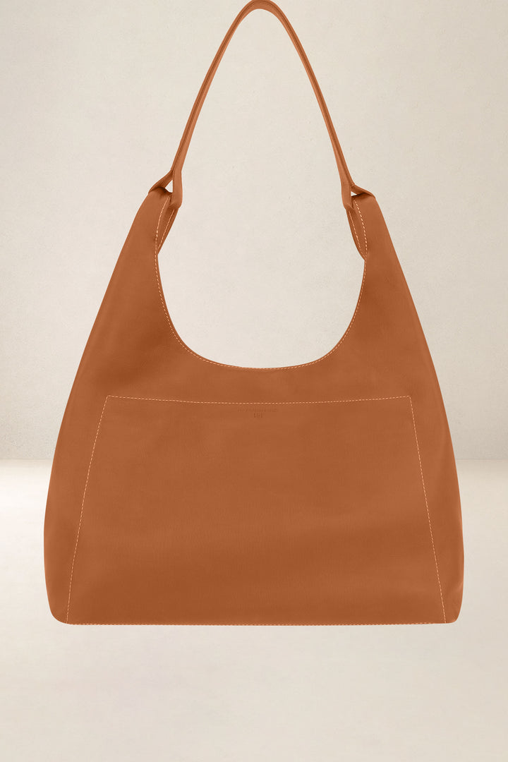 Sac de voyage en cuir pleine fleur AMAZONE coloris lionne, vue d’ensemble – Ateliers Fourès