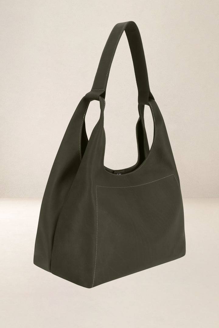 Sac de voyage en cuir pleine fleur AMAZONE coloris kaki, vue de profil n°2 – Ateliers Fourès