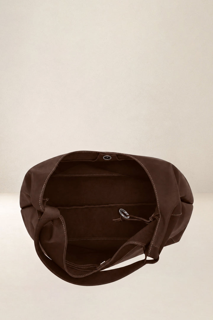 Grand sac cabas en cuir pleine fleur AMAZONE coloris chocolat, vue intérieure – Ateliers Fourès