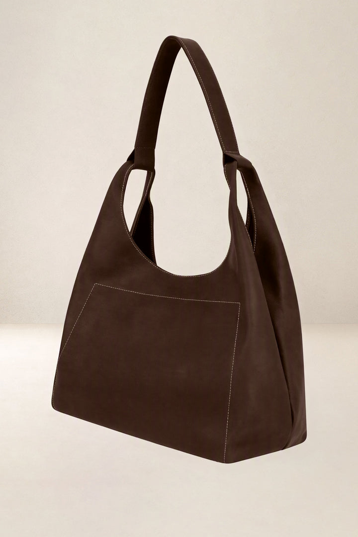 Grand sac cabas en cuir pleine fleur AMAZONE coloris chocolat, vue de profil n°1 – Ateliers Fourès