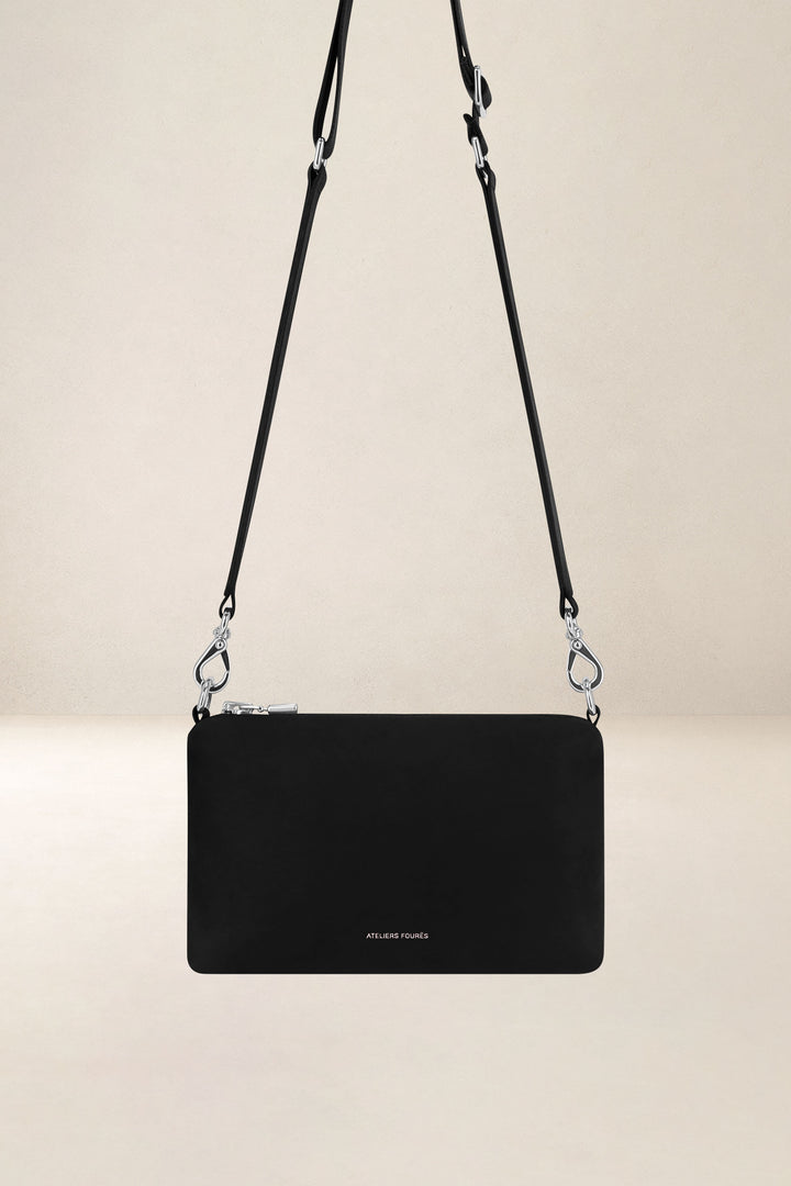 Sac bandoulière en cuir pleine fleur PHÈDRE coloris noir, vue de face – Ateliers Fourès