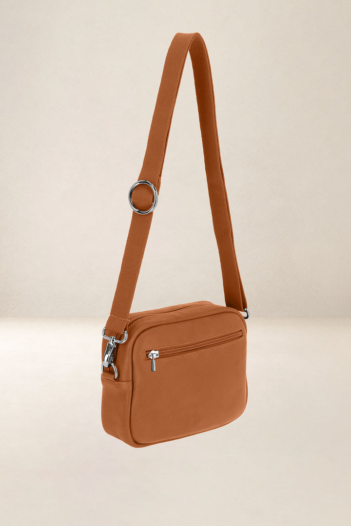 Mini sac en cuir pleine fleur AURA coloris lionne, vue de profil n°2 – Ateliers Fourès