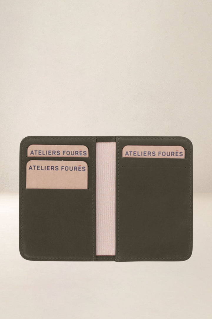 Porte-cartes en cuir pleine fleur ASTRÉE coloris kaki, vue intérieure – Ateliers Fourès