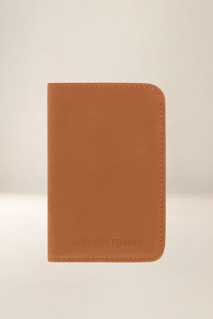 Porte-cartes en cuir pleine fleur ASTRÉE coloris lionne, vue d’ensemble – Ateliers Fourès