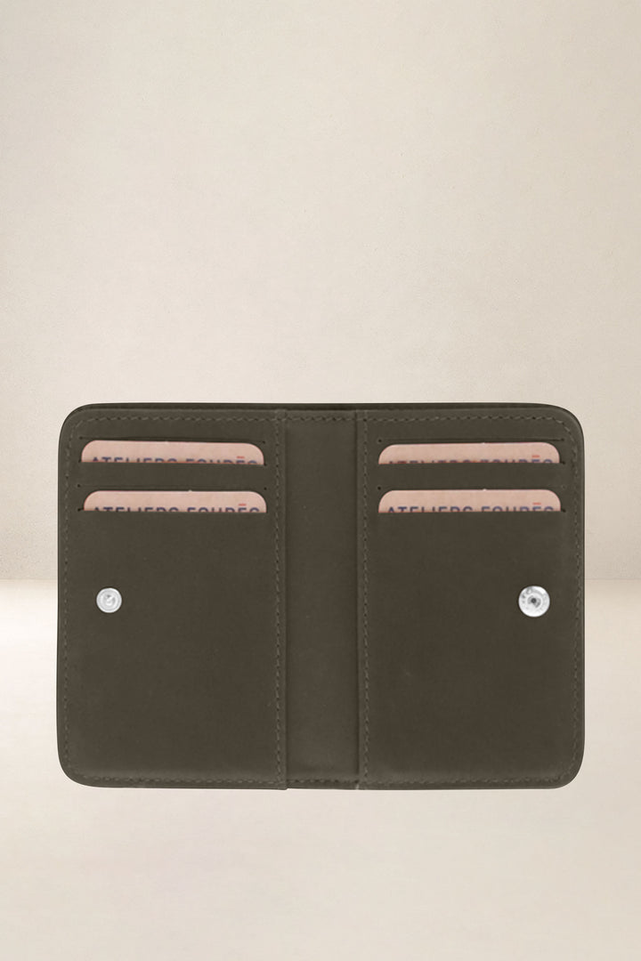Porte-cartes en cuir pleine fleur ASTRÉE coloris kaki, vue intérieure n°1 – Ateliers Fourès