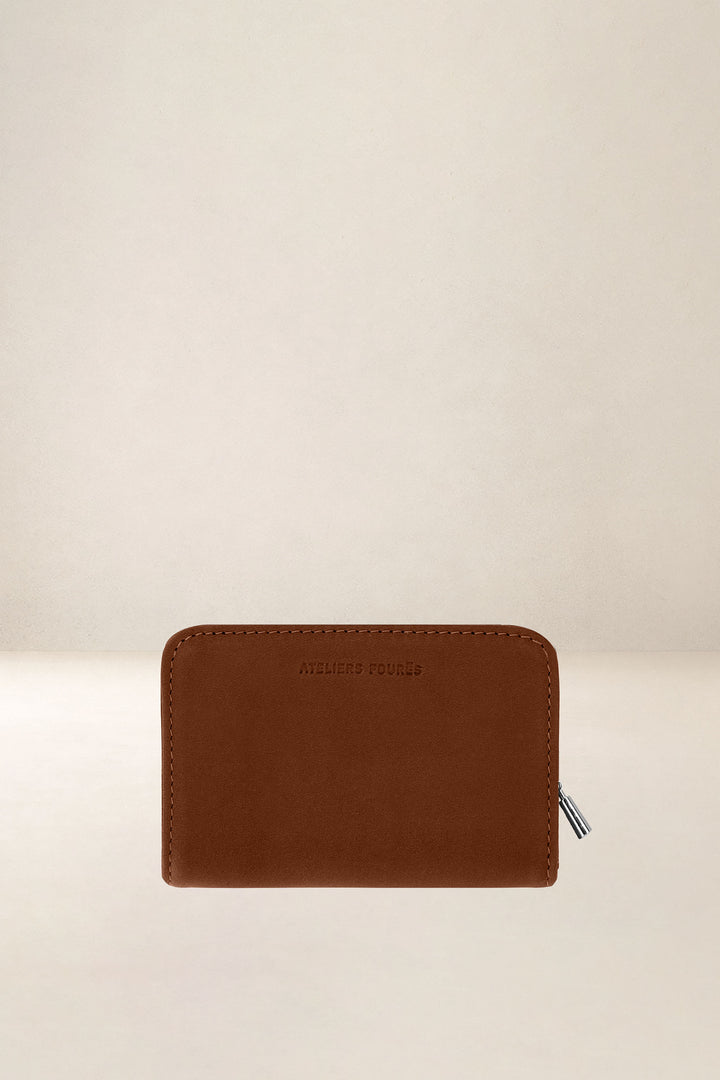 Portefeuille en cuir pleine fleur NÉRÉÏDES coloris fauve, vue d’ensemble – Ateliers Fourès