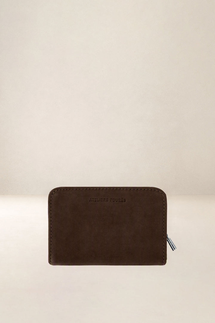 Portefeuille en cuir pleine fleur NÉRÉÏDES coloris chocolat, vue d’ensemble – Ateliers Fourès