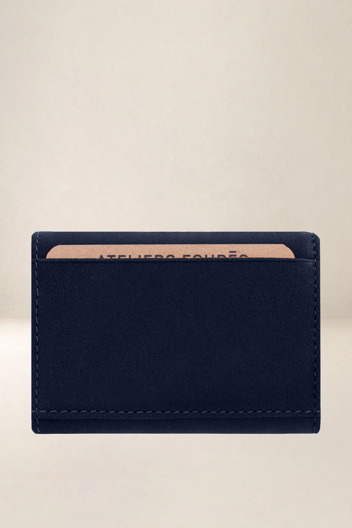 Portefeuille compact en cuir pleine fleur ERATO coloris minuit, vue de dos – Ateliers Fourès
