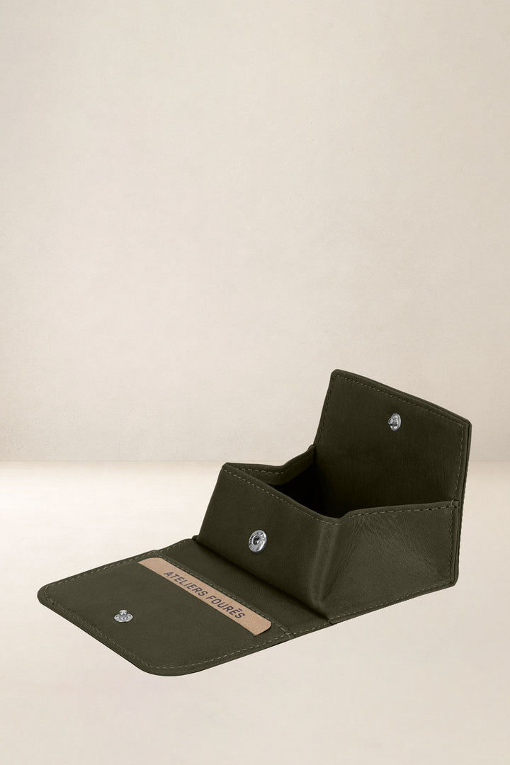 Portefeuille compact en cuir pleine fleur ERATO coloris kaki, vue intérieure n°2 – Ateliers Fourès