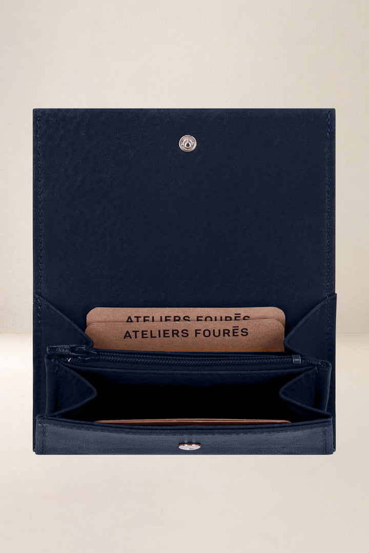 Portefeuille compact en cuir pleine fleur THÉMIS coloris minuit, vue intérieure n°2 – Ateliers Fourès