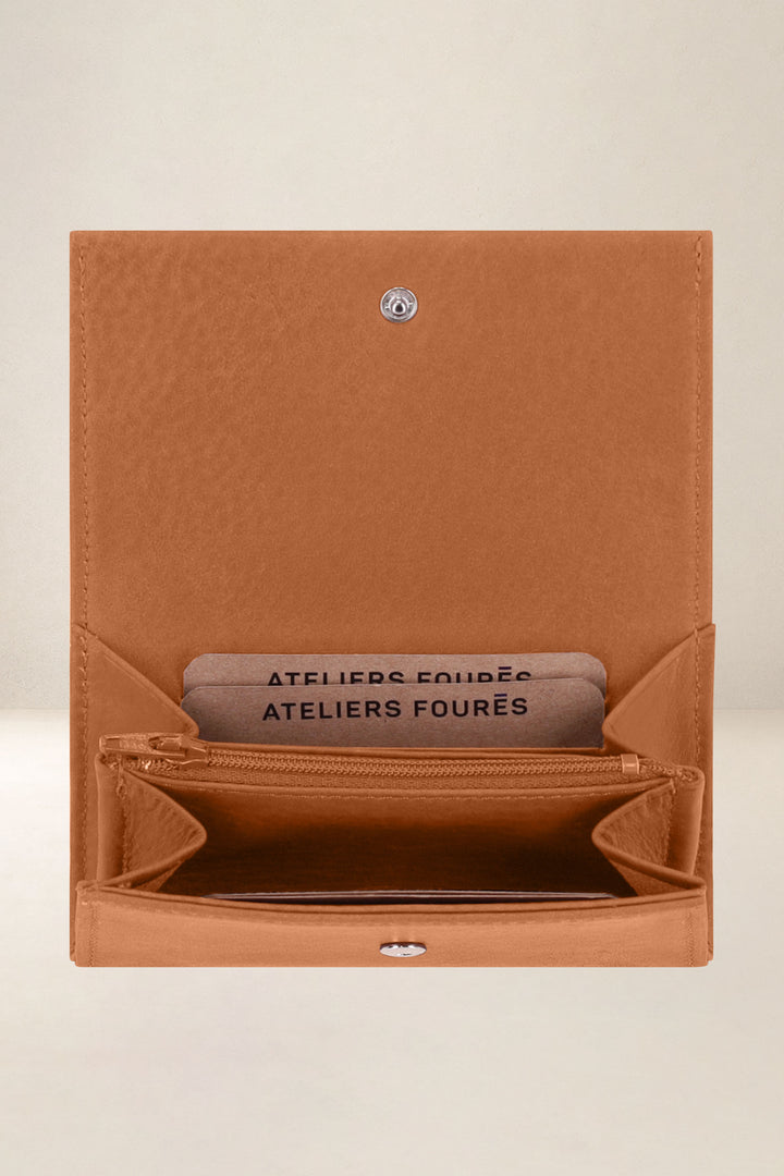 Portefeuille compact en cuir pleine fleur THÉMIS coloris lionne, vue intérieure n°2 – Ateliers Fourès
