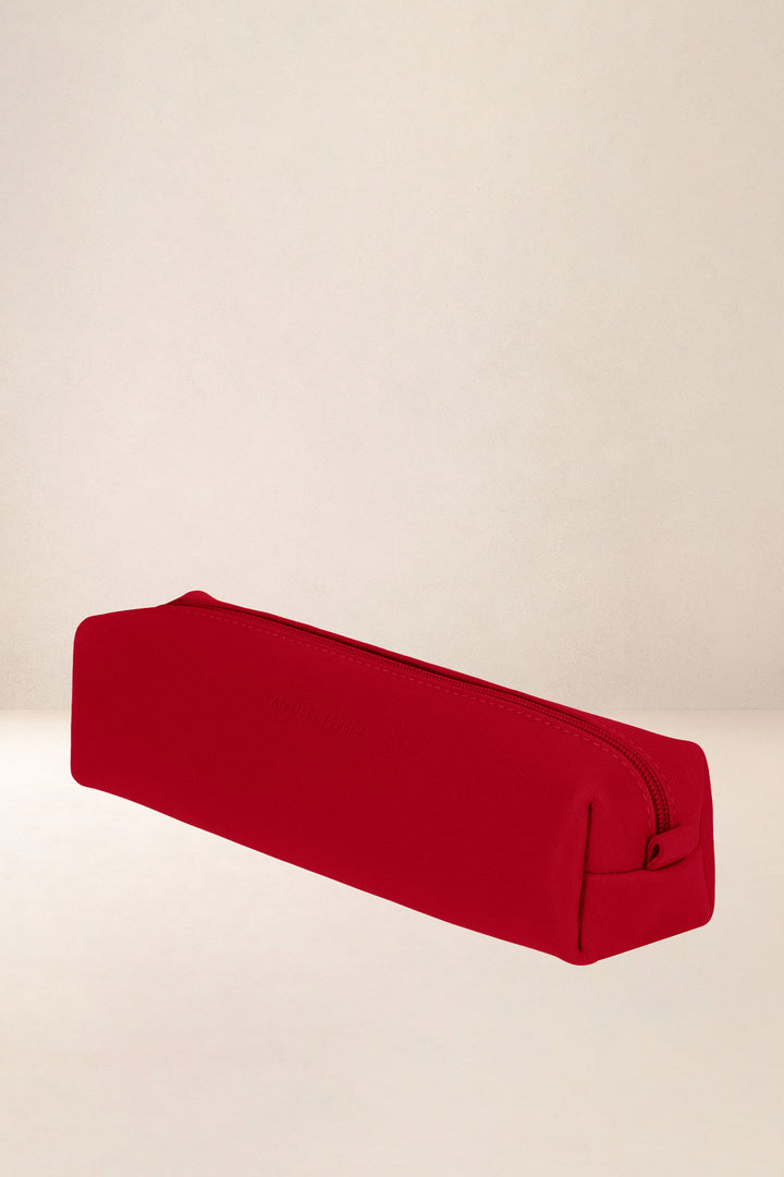 Trousse en cuir pleine fleur DIONÉ coloris amour, vue de profil – Ateliers Fourès
