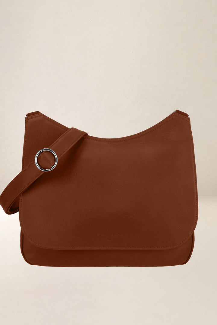 Sac à main en cuir pleine fleur ARTÉMIS coloris fauve, vue d’ensemble – Ateliers Fourès