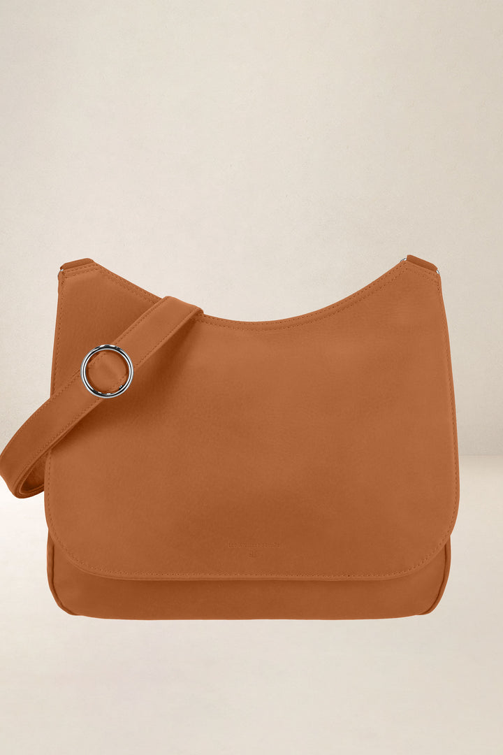 Sac à main en cuir pleine fleur ARTÉMIS coloris lionne, vue d’ensemble – Ateliers Fourès