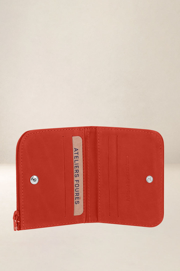 Portefeuille compact en cuir pleine fleur NÉMÉSIS coloris orange confit, vue intérieure n°1 – Ateliers Fourès