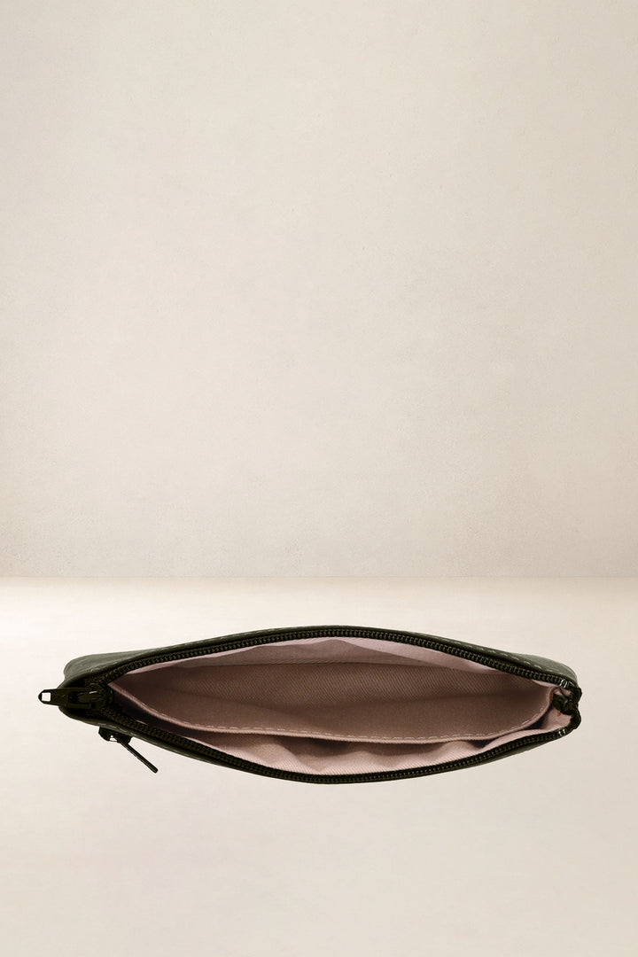 Trousse en cuir pleine fleur CASSIOPÉE coloris kaki, vue intérieure n°2 – Ateliers Fourès
