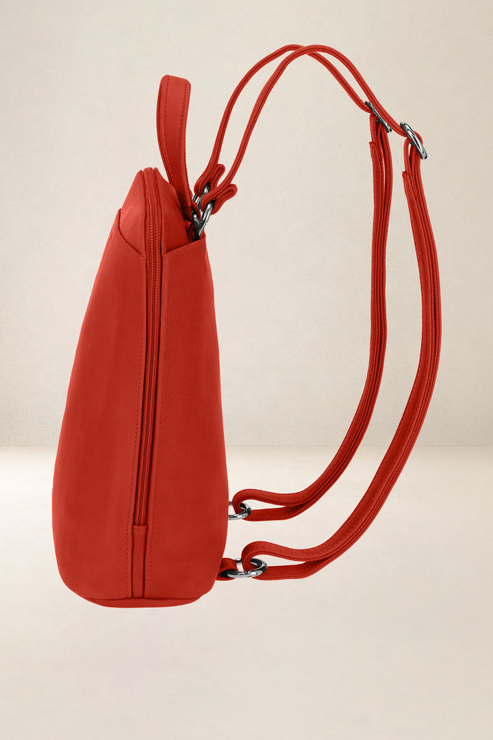 Sac à dos en cuir pleine fleur ANDROMÈDE coloris orange confit, vue de profil n°2 – Ateliers Fourès