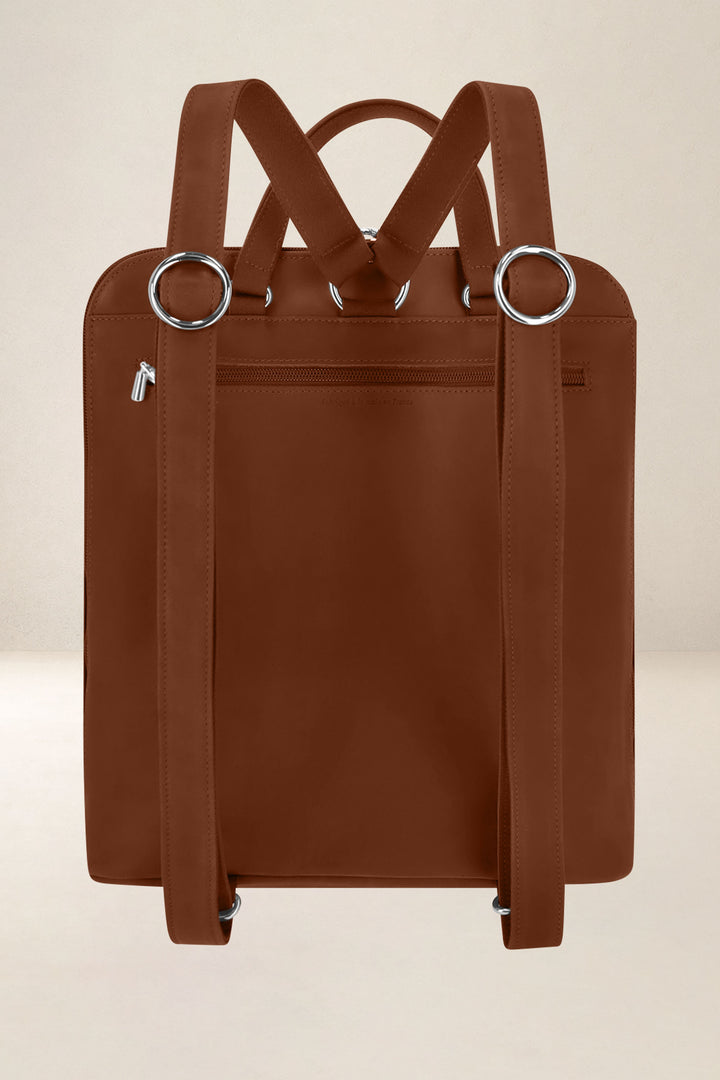 Sac à dos en cuir pleine fleur ANDROMÈDE coloris fauve, vue de dos – Ateliers Fourès