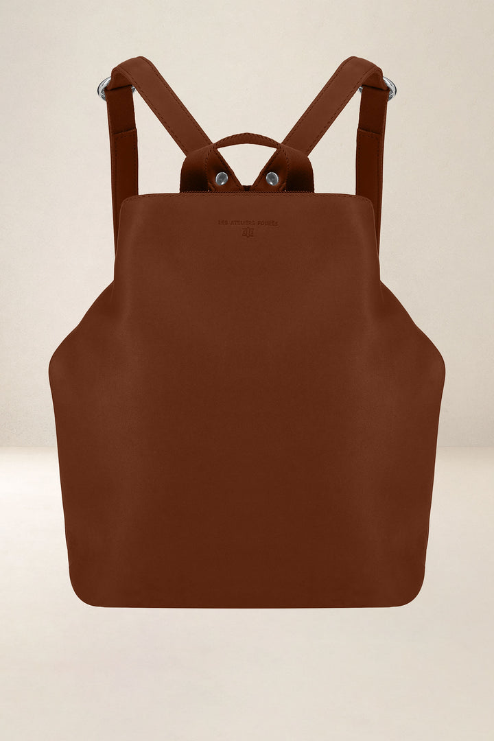 Sac à dos en cuir pleine fleur PSYCHÉ coloris fauve, vue de face n°1 – Ateliers Fourès