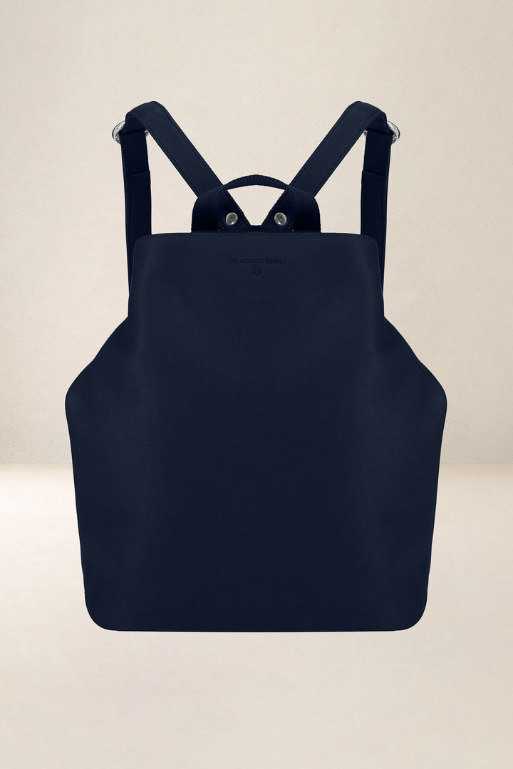 Sac à dos en cuir pleine fleur PSYCHÉ coloris minuit, vue d’ensemble – Ateliers Fourès