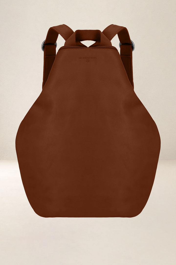 Sac à dos en cuir pleine fleur PSYCHÉ coloris fauve, vue d’ensemble – Ateliers Fourès