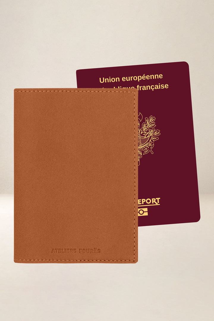 Petite maroquinerie en cuir pleine fleur ÉOS coloris lionne, vue de face n°2 – Ateliers Fourès