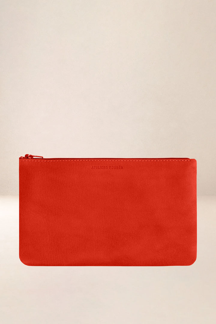 Trousse en cuir pleine fleur CASSIOPÉE coloris orange confit, vue d’ensemble – Ateliers Fourès
