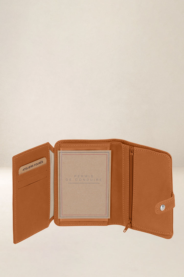 Portefeuille medium en cuir pleine fleur METIS coloris lionne, vue intérieure n°1 – Ateliers Fourès