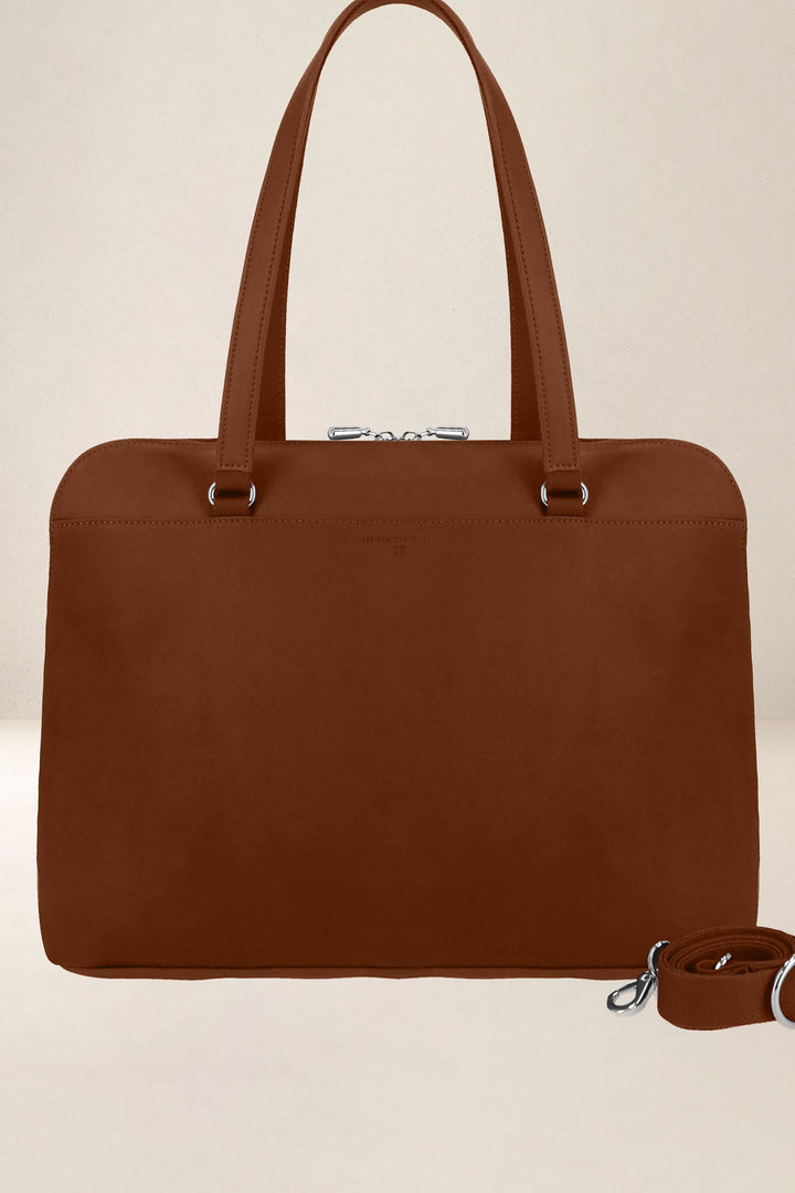 Sac de travail en cuir pleine fleur ANTIGONE coloris fauve, vue d’ensemble – Ateliers Fourès