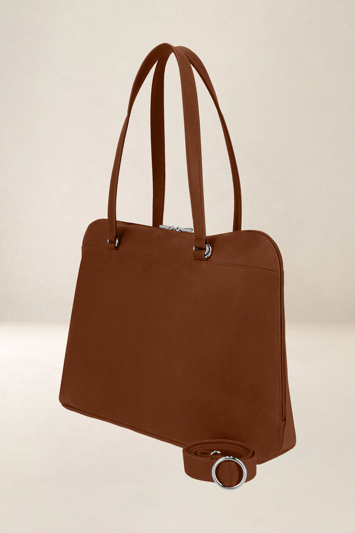 Sac de travail en cuir pleine fleur ANTIGONE coloris fauve, vue de profil – Ateliers Fourès