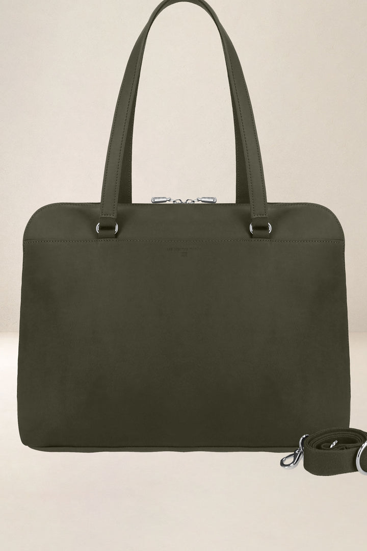 Sac de travail en cuir pleine fleur ANTIGONE coloris kaki, vue d’ensemble – Ateliers Fourès