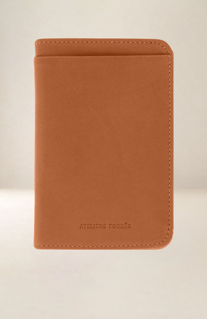 Grand portefeuille en cuir pleine fleur METIS coloris lionne, vue de face – Ateliers Fourès