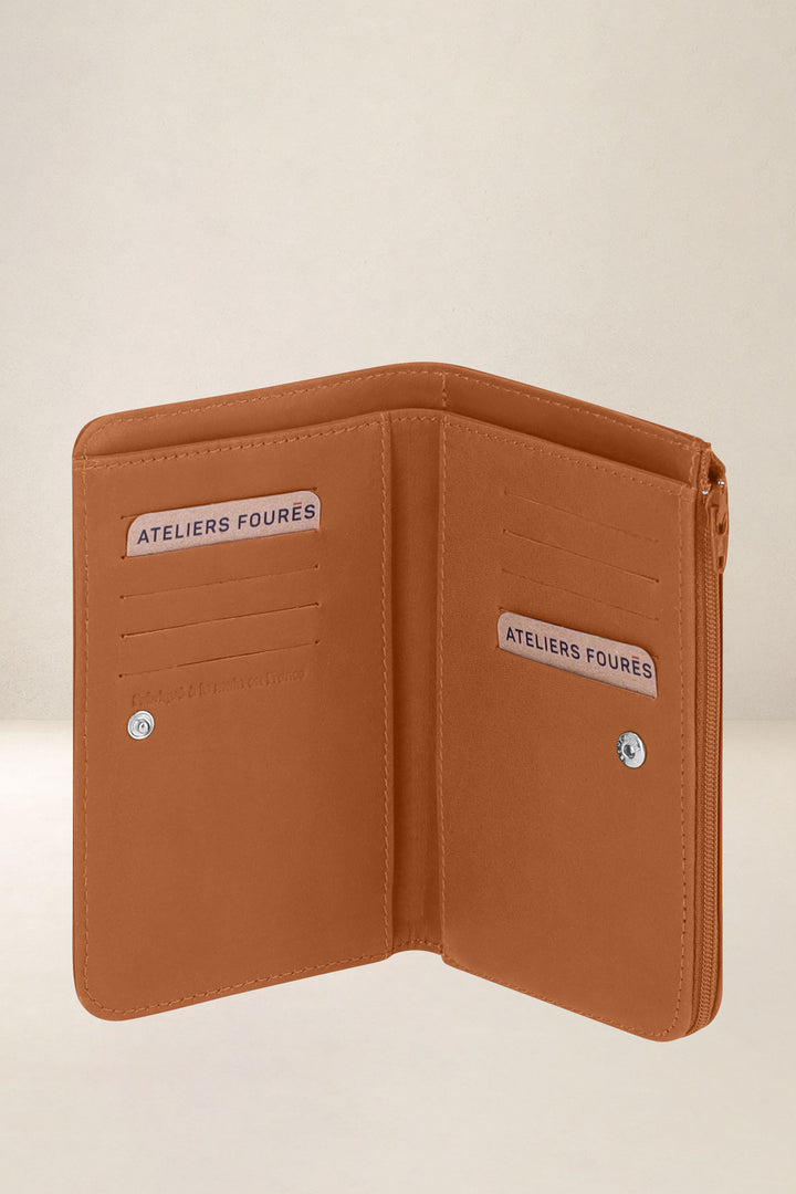 Grand portefeuille en cuir pleine fleur NÉMÉSIS coloris lionne, vue intérieure n°1 – Ateliers Fourès