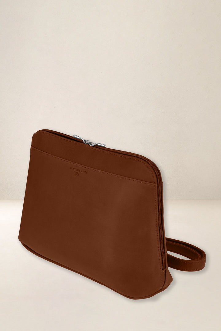 Sac à main en cuir pleine fleur EUROPE coloris fauve, vue de profil – Ateliers Fourès