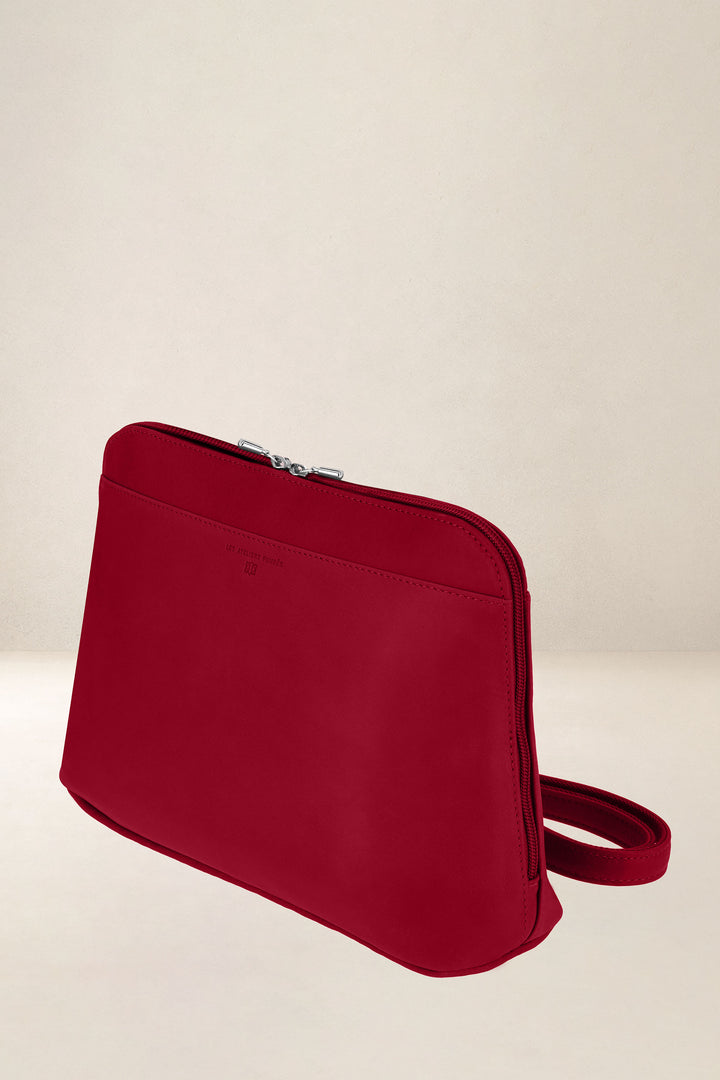 Sac à main en cuir pleine fleur EUROPE coloris amour, vue de profil – Ateliers Fourès