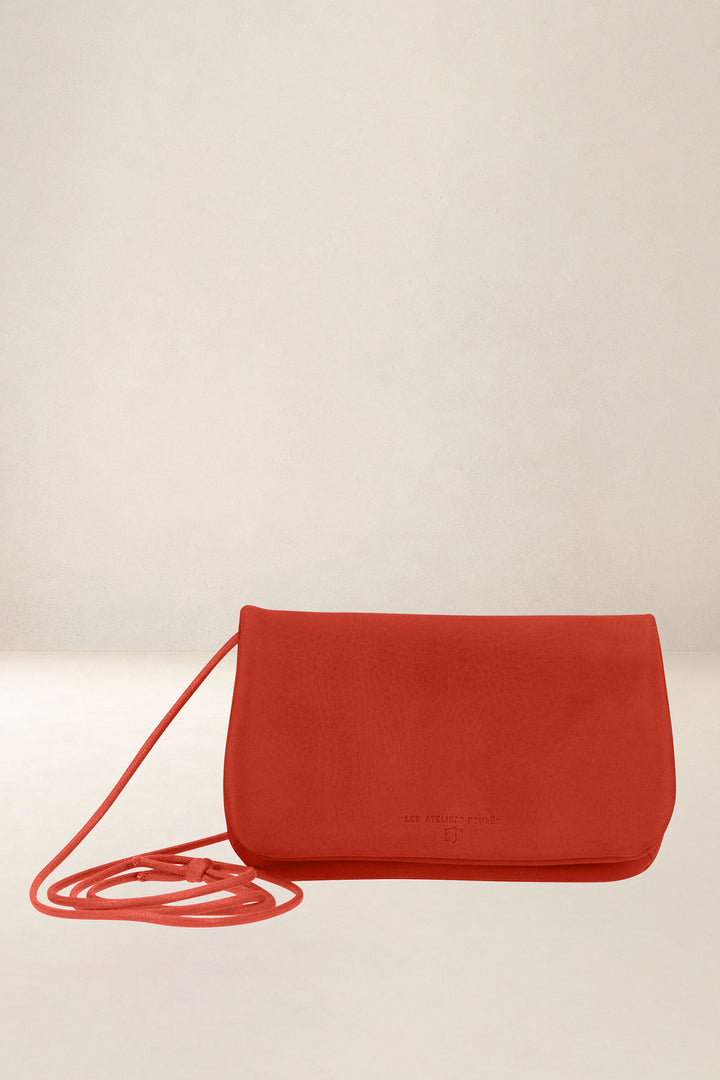 Porte-téléphone en cuir pleine fleur CASSANDRE coloris orange confit, vue de face – Ateliers Fourès