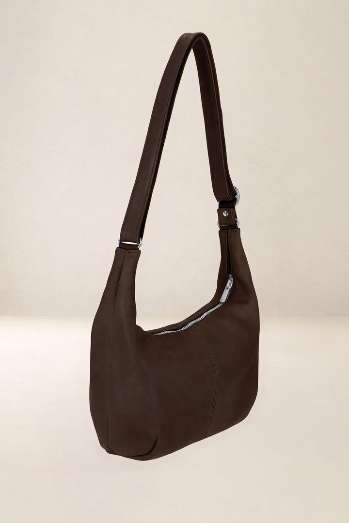 Sac à main en cuir pleine fleur LÉTO coloris chocolat, vue de profil n°1 – Ateliers Fourès
