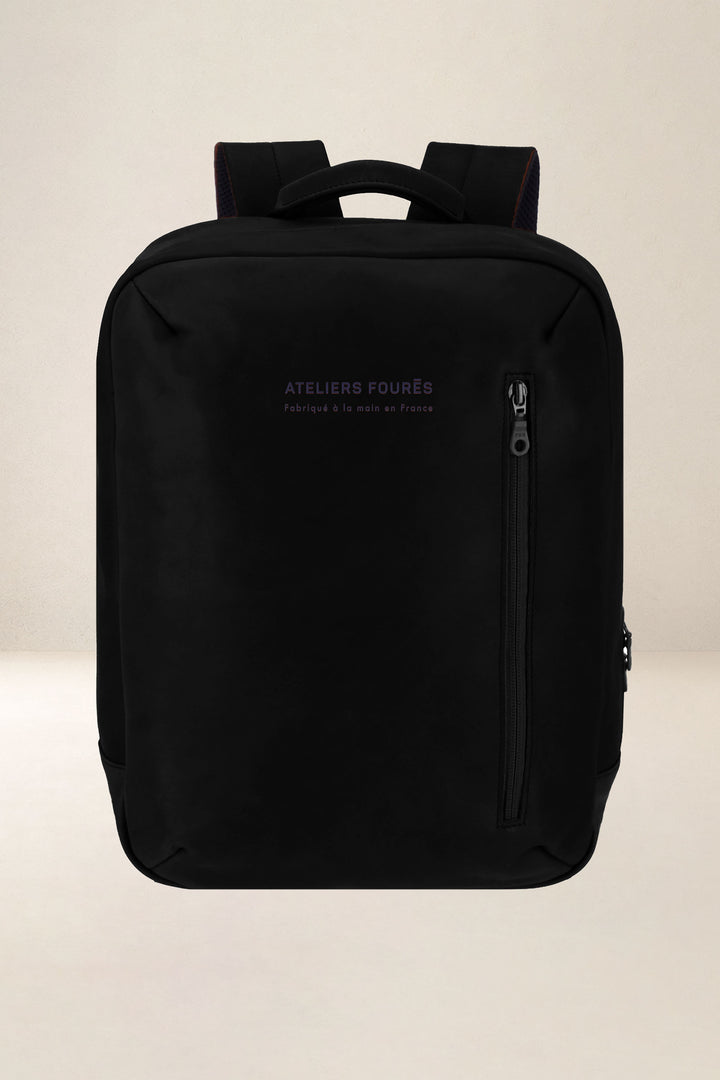 Sac à dos en cuir pleine fleur EUCLIDE coloris noir, vue d’ensemble – Ateliers Fourès