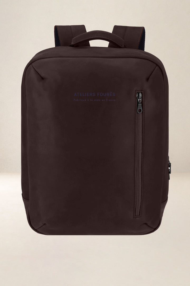 Sac à dos en cuir pleine fleur EUCLIDE coloris mustang, vue de face – Ateliers Fourès