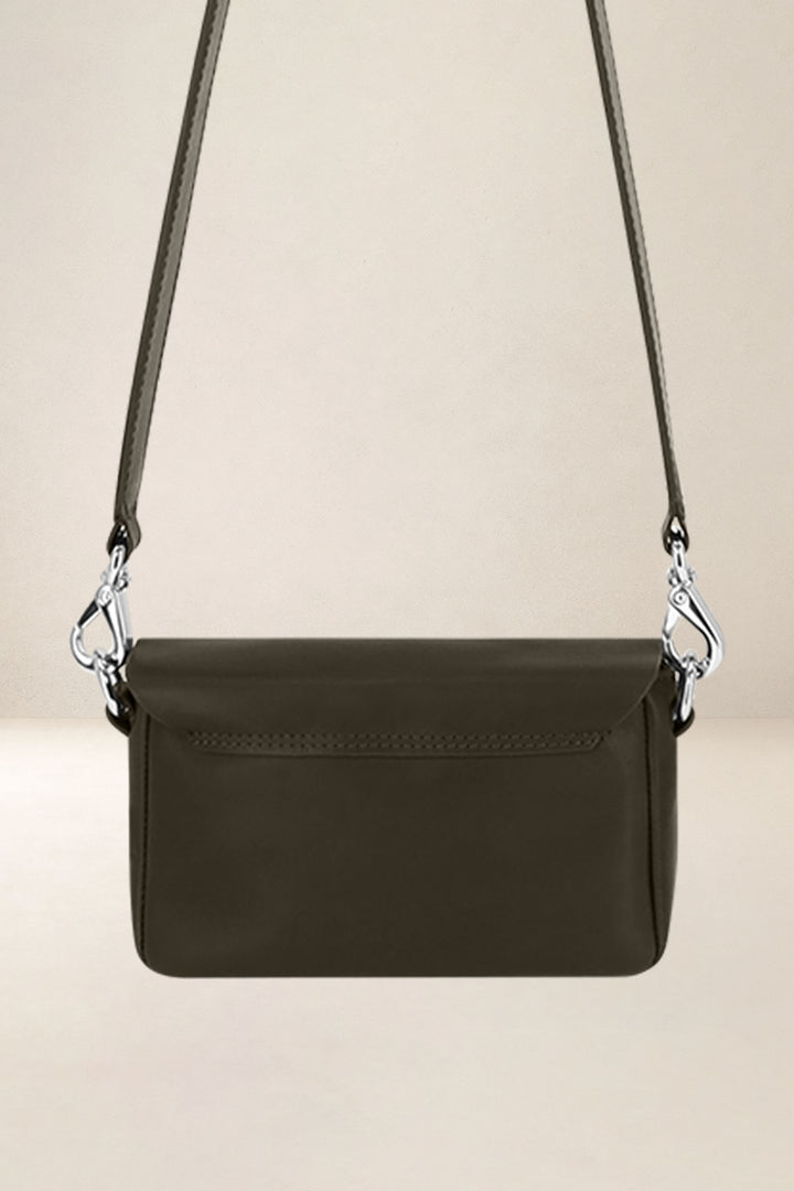 Mini sac en cuir pleine fleur CALISTA coloris maquis, vue de dos – Ateliers Fourès