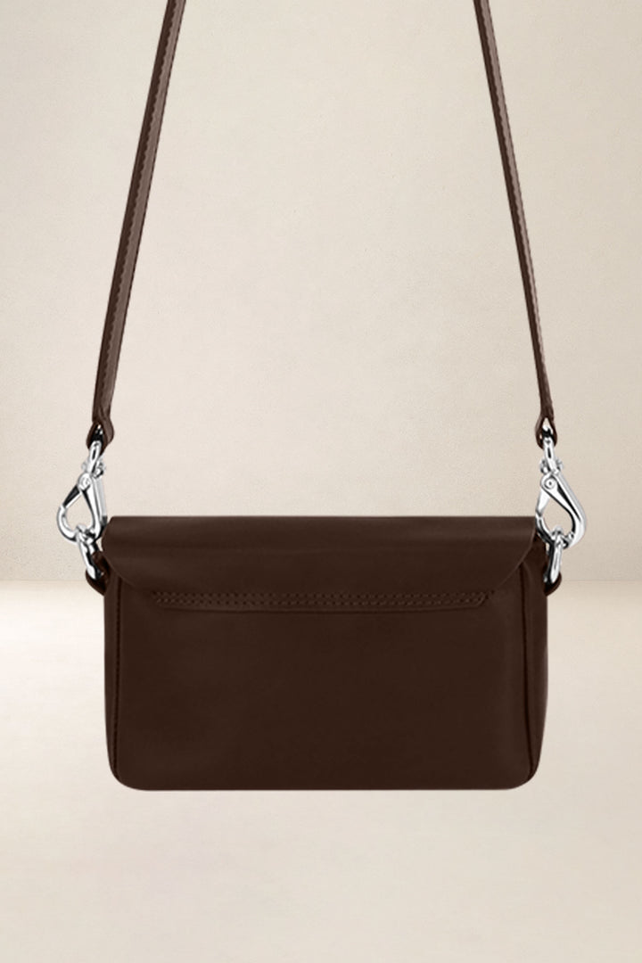 Mini sac en cuir pleine fleur CALISTA coloris cafe, vue de dos – Ateliers Fourès