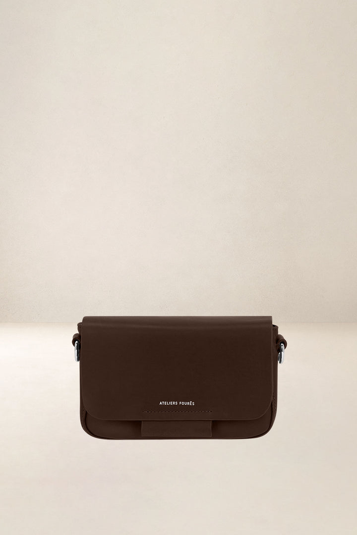 Mini sac en cuir pleine fleur CALISTA coloris cafe, vue d’ensemble – Ateliers Fourès