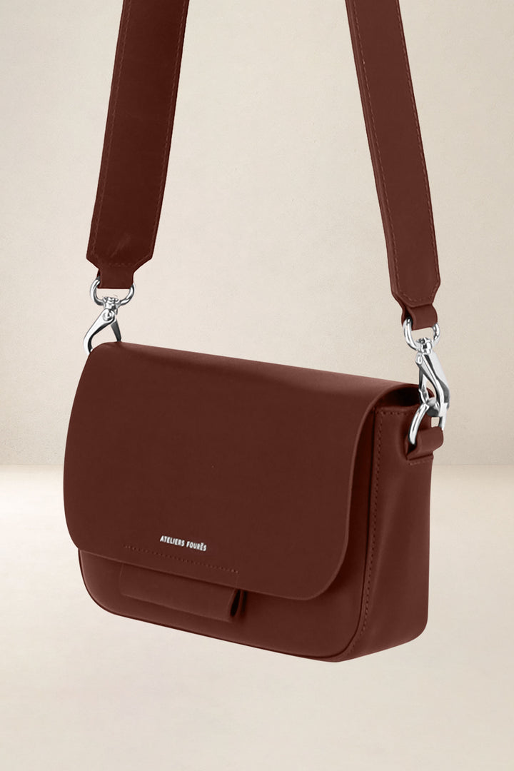Sac à main en cuir pleine fleur CALISTA coloris fauve, vue de profil n°1 – Ateliers Fourès
