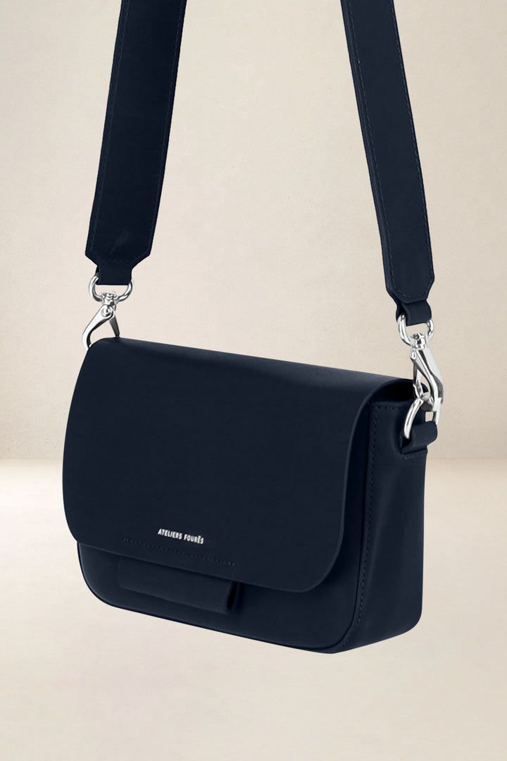 Sac à main en cuir pleine fleur CALISTA coloris cosmos, vue de profil n°1 – Ateliers Fourès