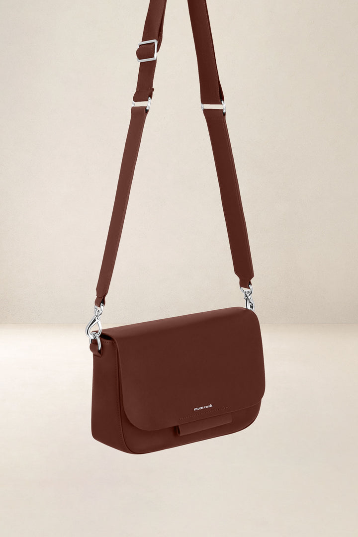Sac à main en cuir pleine fleur CALISTA coloris fauve, vue de profil n°1 – Ateliers Fourès