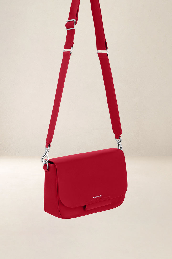 Sac à main en cuir pleine fleur CALISTA coloris carmen, vue de profil n°1 – Ateliers Fourès