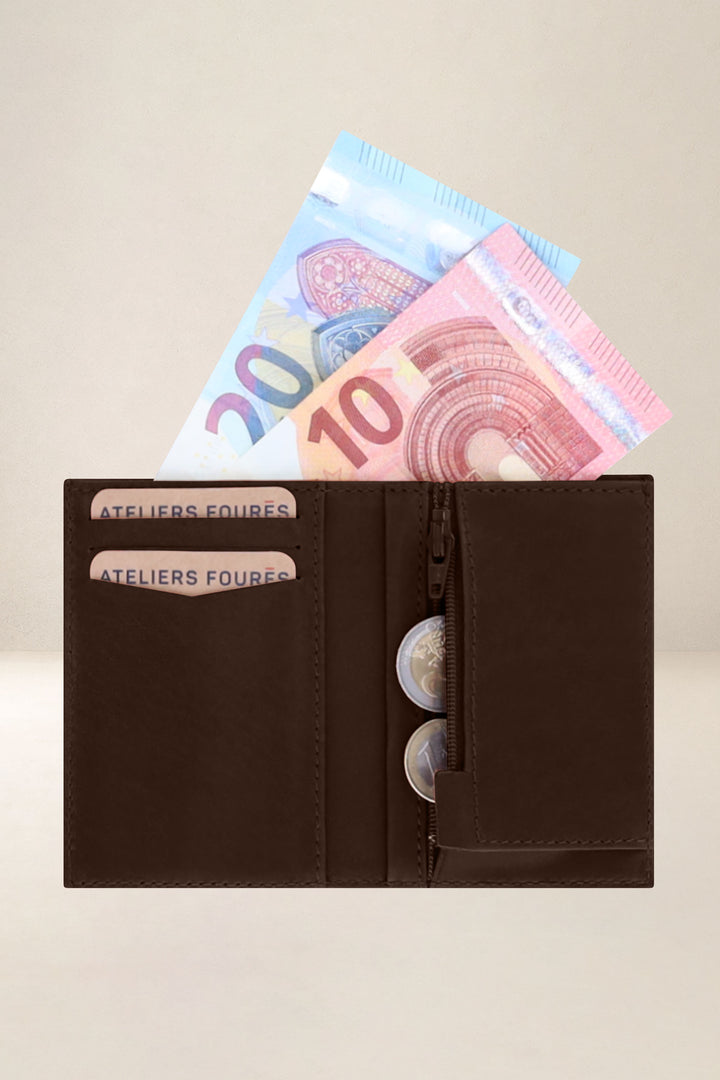 Portefeuille compact en cuir pleine fleur PLATON coloris cafe, vue intérieure n°2 – Ateliers Fourès