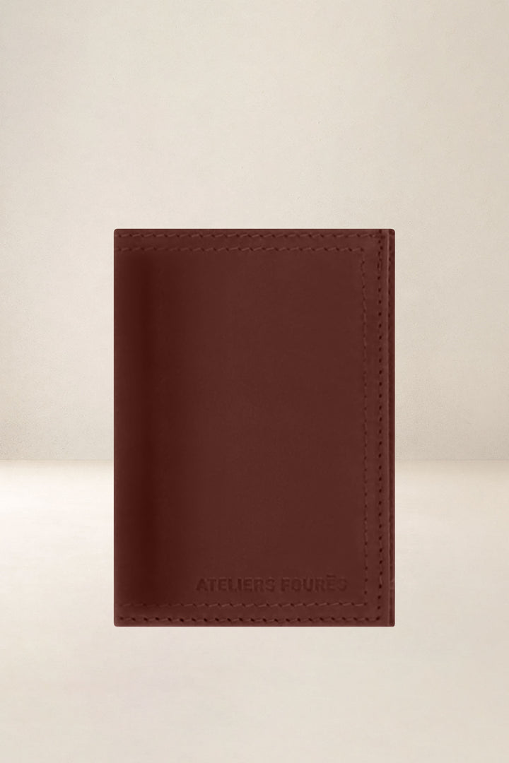 Portefeuille compact en cuir pleine fleur PLATON coloris fauve, vue d’ensemble – Ateliers Fourès