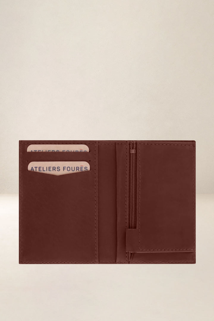 Portefeuille compact en cuir pleine fleur PLATON coloris fauve, vue intérieure n°1 – Ateliers Fourès