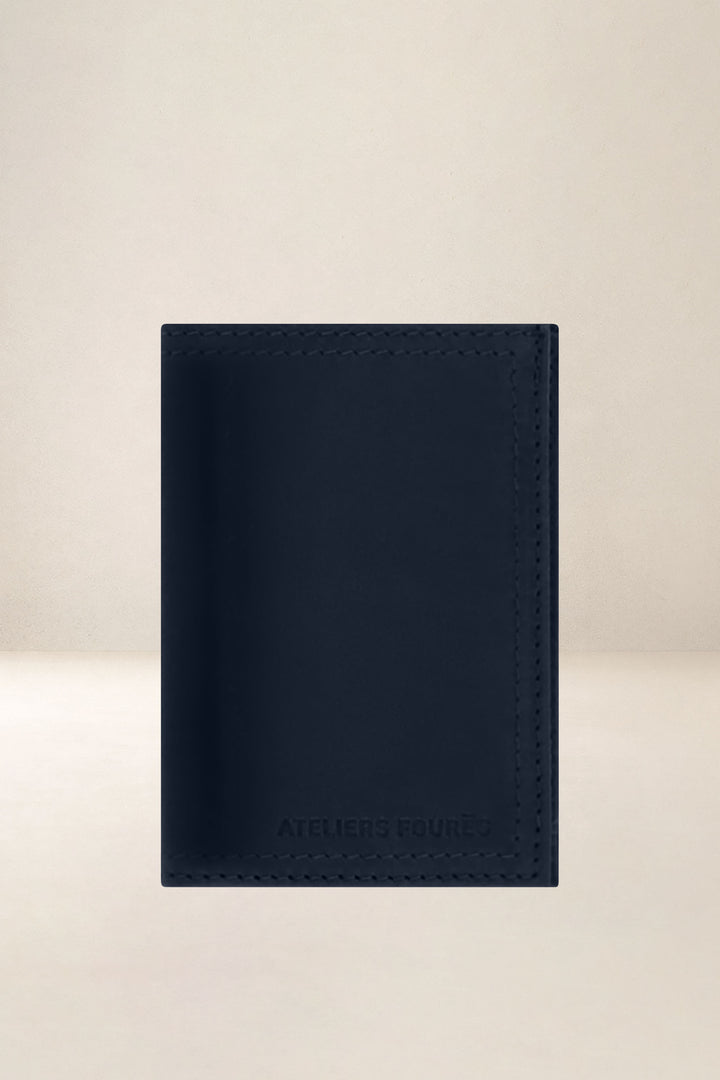 Portefeuille compact en cuir pleine fleur PLATON coloris cosmos, vue d’ensemble – Ateliers Fourès